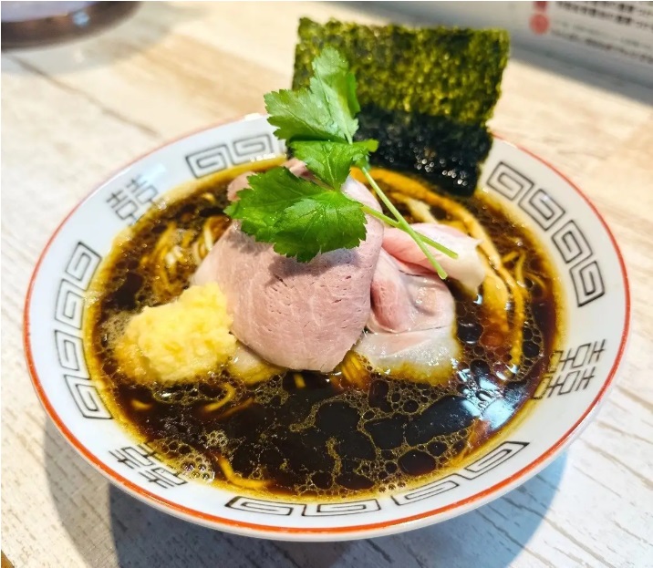 四つ葉ブラック