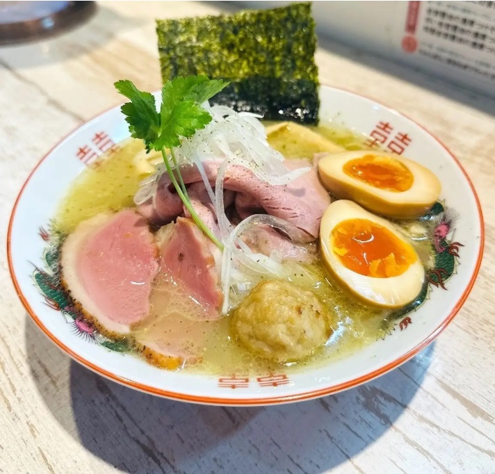 特製飛騨山椒と地鶏白湯