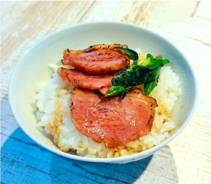 炙り鴨ロース丼
